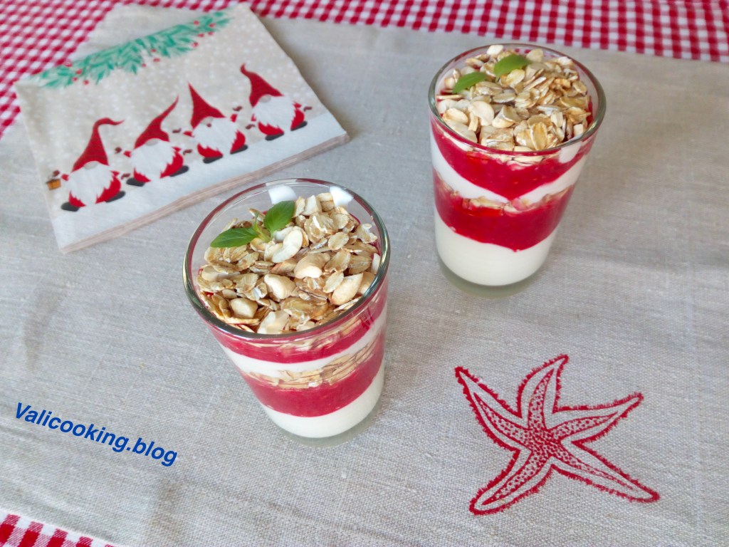 Perfect Saturday Breakfast: Yoghurt, Raspberries with Toasted Oats and Nuts !